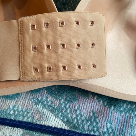 Knix Wing Woman Size 4 Bra Nude Beige Colour Wireless Smooth Comfort Bra - Picture 5 of 8